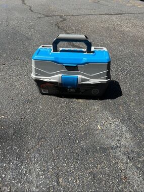 Tackle box in Blue and Gray Flambeau